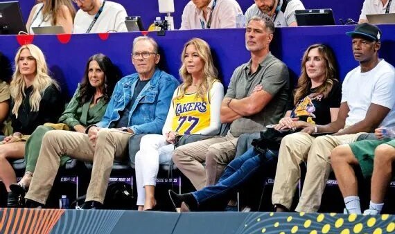 MK体育-巴斯家族内斗背后的政治风向|詹姆斯|珍妮|湖人|ESPN|珍妮-巴斯_新浪体育_新浪新闻