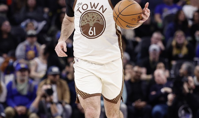 MK体育APP-库里过去11场缺席期间 斯潘塞3场得分全队最高 梅尔顿&amp;穆迪2次