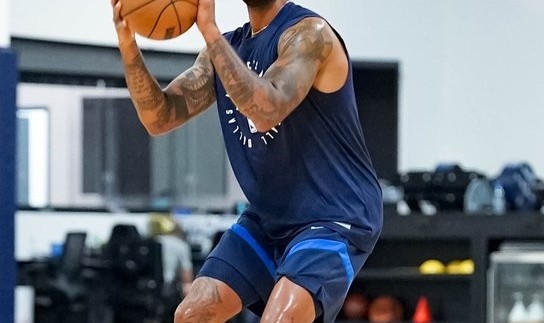 MK体育下载-独行侠新援拉塞尔投入训练,官方发布多图展现季前备战状态