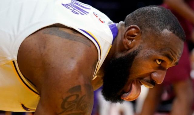 MK体育娱乐-交易谈判碰壁 湖人交易改变不了詹眉下滑的现实